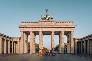 Obraz premium Brama Brandenburska rano w Berlinie