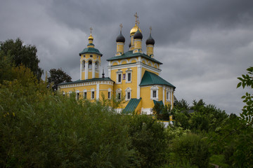 Fototapeta na wymiar yellow Nikolo-embankment temple on a cloudy summer day in Murom Russia