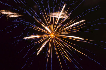 Esplosione di fuochi d'artificio durante una festa