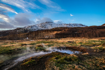 アイスランド・ゲイシールの風景と朝焼け