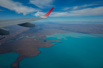 Fototapeta na wymiar 飛行機の窓から望むパタゴニア
