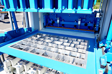 Concrete forming machine