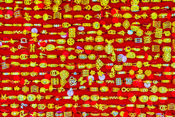 Gold market in Bangkok, Gold select focus Necklaces and rings