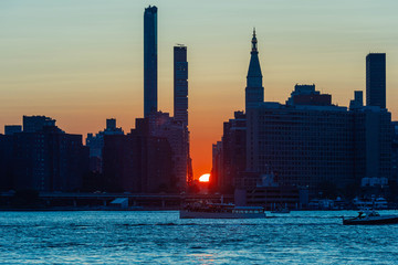 Fototapeta premium Manhattanhenge is one of the Summer's most fantastic event at Manhattan New York . 2019 July 10th and 12th were the best weather condition to watch the fantastic Manhattanhenge.