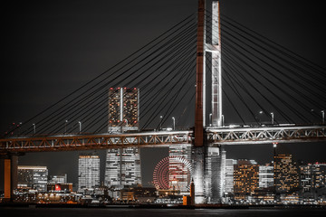Naklejka premium 横浜ベイブリッジと横浜みなとみらいの夜景