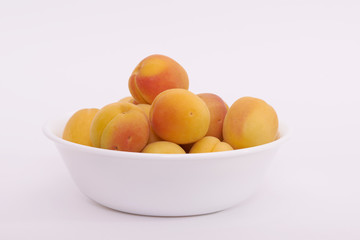 A bowl of ripe apricot fruits