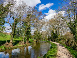 Fototapeta na wymiar Monmouthshire & Brecon Canal , Brecon beacons national park in Wales, image of canal and towpath