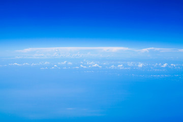 Naklejka na ściany i meble 飛行機から見える雲と空