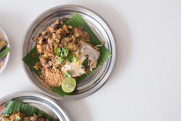 Fried mussel pancakes and Pad Thai in dish