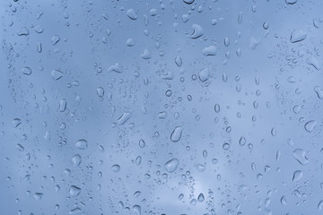 Wassertropfen auf Scheibe - Beschichtuch auf Glas