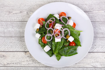 Salad with feta and spinach