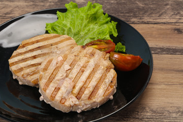 Grilled tuna steak with kumato