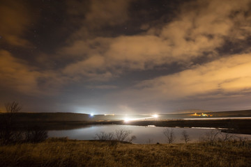 See bei Nacht, Akranes, Island