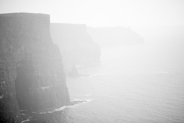 Acantilados de Moher entre la niebla