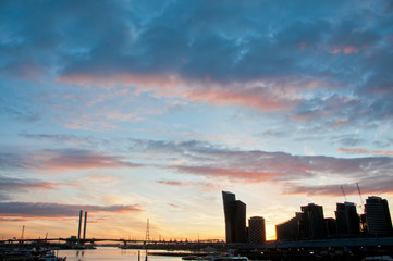 Naklejka premium MELBOURNE, AUSTRALIA - JULY 26, 2018: Bolte Bridge from Docklands Melbourne Australia with Sunset