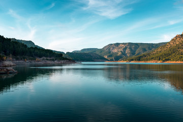 Fototapeta na wymiar Sunset at the Arenoso reservoir.