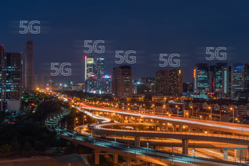Fototapeta na wymiar 5G technology concept with cityscapes background