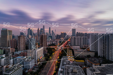 Naklejka premium 5G technology concept with cityscapes background
