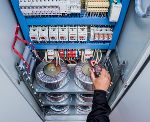 Electrical measurements with multimeter tester