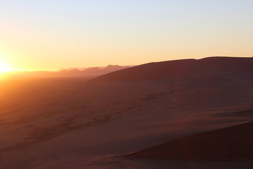 Fototapeta na wymiar sunrise in desert