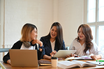 Group of woman tutor in campus university room with young woman and 30s woman talking with education.