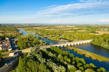 Vue globale sur le pont du Guétin à proximité du Bec d'Allier vers Nevers et la Loire
