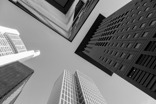 Edificios desde el suelo