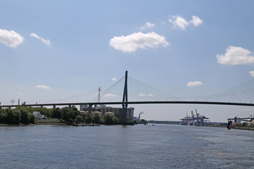 Fototapeta na wymiar Köhlbrandbrücke hamburg