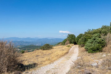 Fototapeta na wymiar Hiking trail in the region of Mont Ventoux mountain and Dentelles de Montmirail chain of mountains