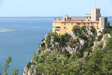 Fototapeta na wymiar Castello di Duino, Friuli, Italia