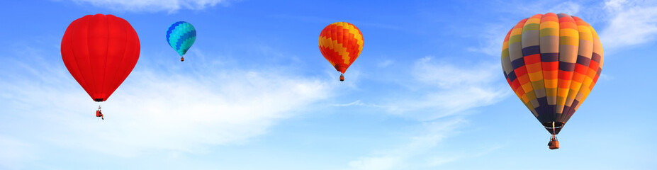 Naklejka premium Colorful hot air balloons flying in the bright blue sky. Panorama