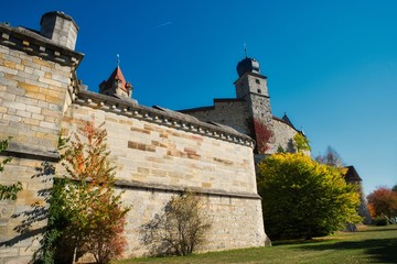 Burgmauer und Turm der Veste Coburg in Oberfranken Deutschland