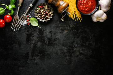 Obraz na płótnie Canvas Italian food background with ingredients
