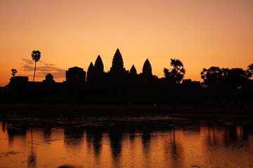 Obraz premium Angkor Wat Temple silhouette at sunrise. Cambodia