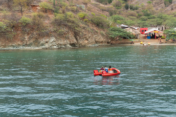 Dia nublado en playa de Santa Marta