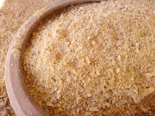 Chopped corn feeder for chickens