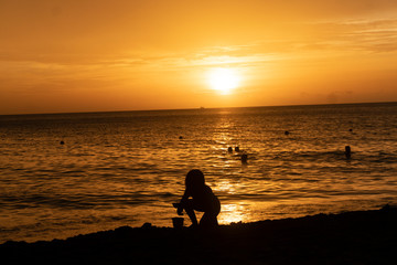 Atardecer en la playa de Santa Marta