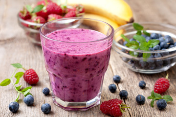 blueberries raspberries smoothies