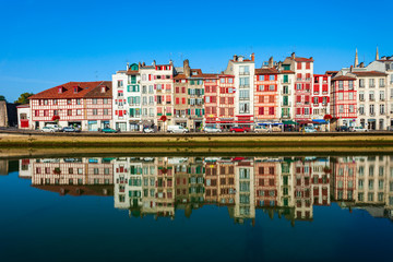 Fototapeta na wymiar Colorful houses in Bayonne, France