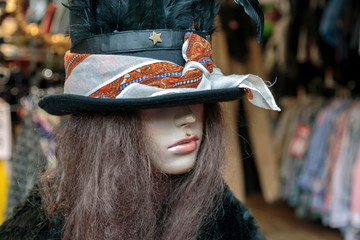 maniqui con sombrero