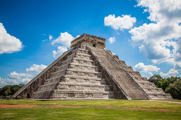Fototapeta na wymiar Pyramid Kukulkan, Chichen Itza, Mexico, Mayan archeological site