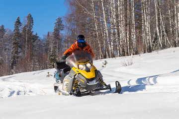 Fototapeta na wymiar Athlete on a snowmobile.