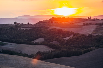 Fototapeta premium autumn, background, beautiful, blue, building, chianti, country, countryside, crete, crete senesi, cypress, destination, europe, farm, farmland, field, gimignano, grassland, hill, holiday, house, ital