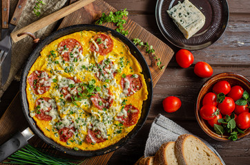 Omelette with salami and blue cheese