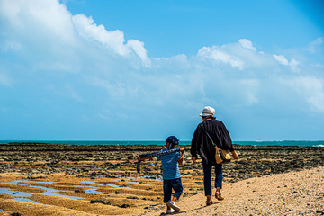 宮崎の観光地青島を訪れた旅行者16