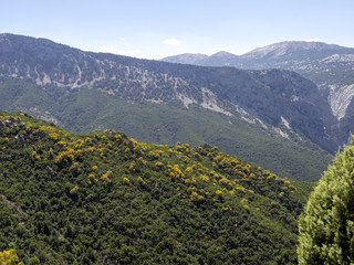 Obraz premium Mountain landscape over Grotte del Bue Marino, Sardinia