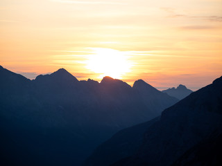 Sonnenaufgang &uuml;bern Berg