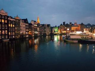 Obraz premium houses in amsterdam at night