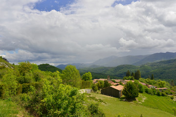 Sur les hauteurs de Roquefixade (09300), département de l'Ariège en région Occitanie, France