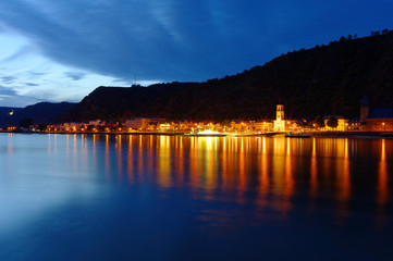 St. Goarshausen am Rhein bei St. Goar Rheinland-Pfalz mit Fähre Deutschland Europa fotografiert am...